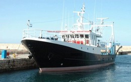 Đại gia, phi cơ, tàu sắt và "chân dài"