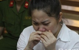 Người vợ chém chết chồng òa khóc tại tòa