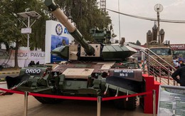 Dàn vũ khí "khủng" lộ diện tại triển lãm quốc phòng Ấn Độ