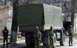 Lính Ukraine ở Crimea đồng loạt giao nộp vũ khí, xin xuất ngũ