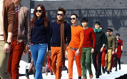 Các thí sinh Next Top trình diễn chuyên nghiệp trên sàn catwalk