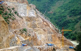 Sạt núi đá ở Hà Giang: Tích cực tìm 4 nạn nhân mất tích