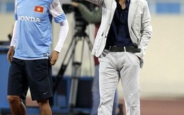 Gu thời trang "thư sinh" như thầy giáo của HLV Miura