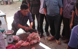 "Biến tướng" trò chơi chặt thịt tại chợ phiên