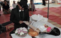 Tình yêu dị thường: Kết hôn với người chết, hẹn hò với game