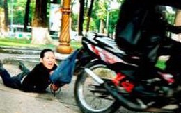 Một phụ nữ trẻ tử vong vì giằng co với tên cướp giật ở Sài Gòn