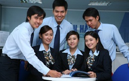 Vì sao nhân viên ngân hàng toàn mỹ nam, mỹ nữ?
