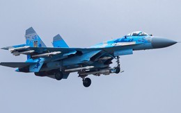 Lộ ảnh Su-27 Ukraine trang bị đầy đủ vũ khí, sẵn sàng chiến đấu
