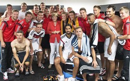 Thủ tướng Đức "đột nhập" phòng thay đồ Mannschaft