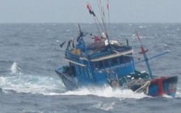Cứu 6 thuyền viên tàu cá bị nạn trên biển