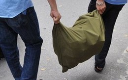 Mất cảnh giác, nhân viên ngân hàng làm mất bao tiền chứa 1,5 tỷ đồng