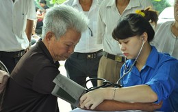 Hơn 300 người dân Bột Xuyên được khám bệnh, cấp thuốc miễn phí