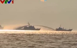 Video: Tàu TQ vây ép, phun vòi rồng vào tàu VN suốt 20 phút