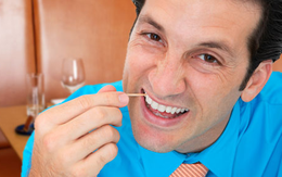 Thói quen xỉa răng: Nguy hiểm hơn bạn thường nghĩ