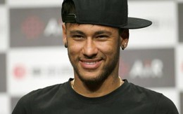 Neymar “chơi xỏ” Ronaldo