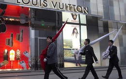 Một phụ nữ Trung Quốc vẫn sống xa hoa ở Mỹ dù nợ Chanel 150 tỷ đồng