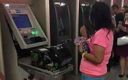 Choáng với người phụ nữ tay không phá máy ATM để... lấy lại thẻ