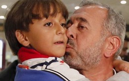 Ông bố tị nạn Syria bị ngáng chân dính cáo buộc là khủng bố