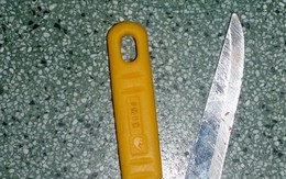 Đâm cha bạn gái đến gãy dao