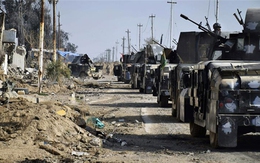 IS “vãi đạn” vào trực thăng chở Thủ tướng Iraq thị sát Ramadi