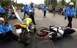 Thành viên đội mô tô bảo vệ đoàn đua xe đạp tử nạn