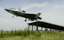 Chứng kiến F-35B cất cánh kiểu nhảy cầu, hạ cánh thẳng đứng