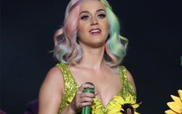 Vì sao fan Trung Quốc "phát khùng" với bộ váy hoa hướng dương của Katy Perry?