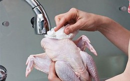 Rửa thịt gà trước khi nấu có thể gây chết người?