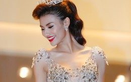 Hồng Quế mặc váy cưới không có vải che chắn của NTK Quyên Nguyễn