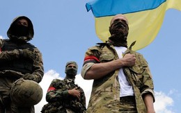 Ukraine tố Nga “dàn dựng” vụ gà nhà bắn nhau