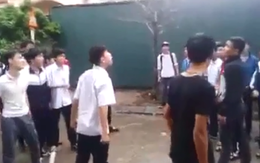 Học sinh lớp 12 đâm chết người ngay trước cổng trường