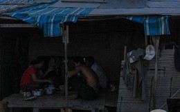 Cám cảnh cuộc sống không có điện nước ở xóm đèn dầu giữa lòng Sài Gòn