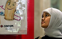 Indonesia: Cấm bán bao cao su để ngăn "ăn cơm trước kẻng"
