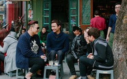 Chùm ảnh: Giới trẻ Hà Thành không thể nào thiếu buổi cafe vỉa hè những ngày cuối năm