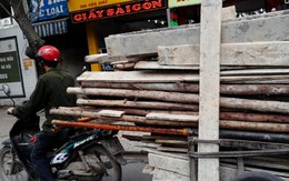 Nguy hiểm những “siêu xe” chở hàng như làm xiếc giữa lòng Thủ đô