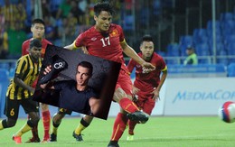 Mạc Hồng Quân mang "vũ khí" giống CR7 xé lưới Malaysia