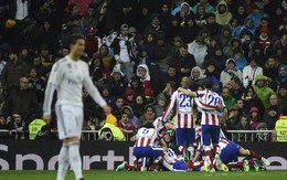 Ronaldo thất bại trước Torres, Real rời Cúp nhà vua