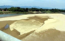 Nắng nóng 41 độ kéo dài, sông Lam cạn trơ đáy