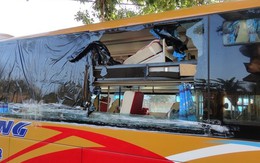 6 xe giường nằm bị ném đá, nhiều hành khách bị thương