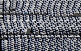 24h qua ảnh: Ô tô mới xuất xưởng trong nhà máy Porsche ở Đức
