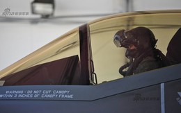 [ẢNH] Nhìn gần nữ phi công Mỹ đầu tiên lái tiêm kích F-35