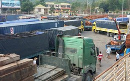 Quảng Trị: Hàng trăm xe gỗ ùn ứ ở Cửa khẩu Quốc tế Lao Bảo