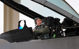 F-22 tăng sức mạnh cận chiến với mũ phi công mới