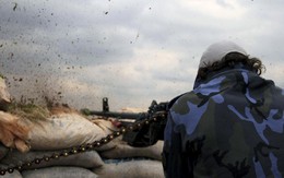 24h qua ảnh: Chiến binh xả súng máy vào phiến quân IS