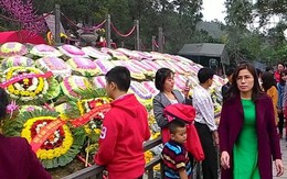 Hàng ngàn người viếng mộ Đại tướng Võ Nguyên Giáp