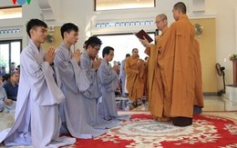 Cảm động lễ xuất gia của những Phật tử trẻ