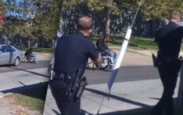 Cảnh sát Mỹ bắn người ngồi xe lăn gây phẫn nộ