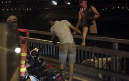 CSGT ra quân xử lý 'hình ảnh lạ' trên cầu Nhật Tân