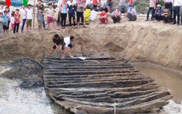 Hình ảnh: Trục vớt tàu nằm sâu dưới lòng đất 2m ở Thanh Hóa