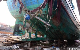 Con tàu lịch sử bị tàu vỏ sắt Trung Quốc đâm chìm phơi mưa nắng